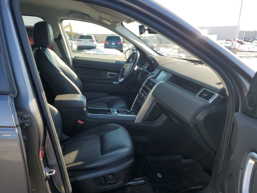 Used 2017 Land Rover Discovery Sport SE image 32