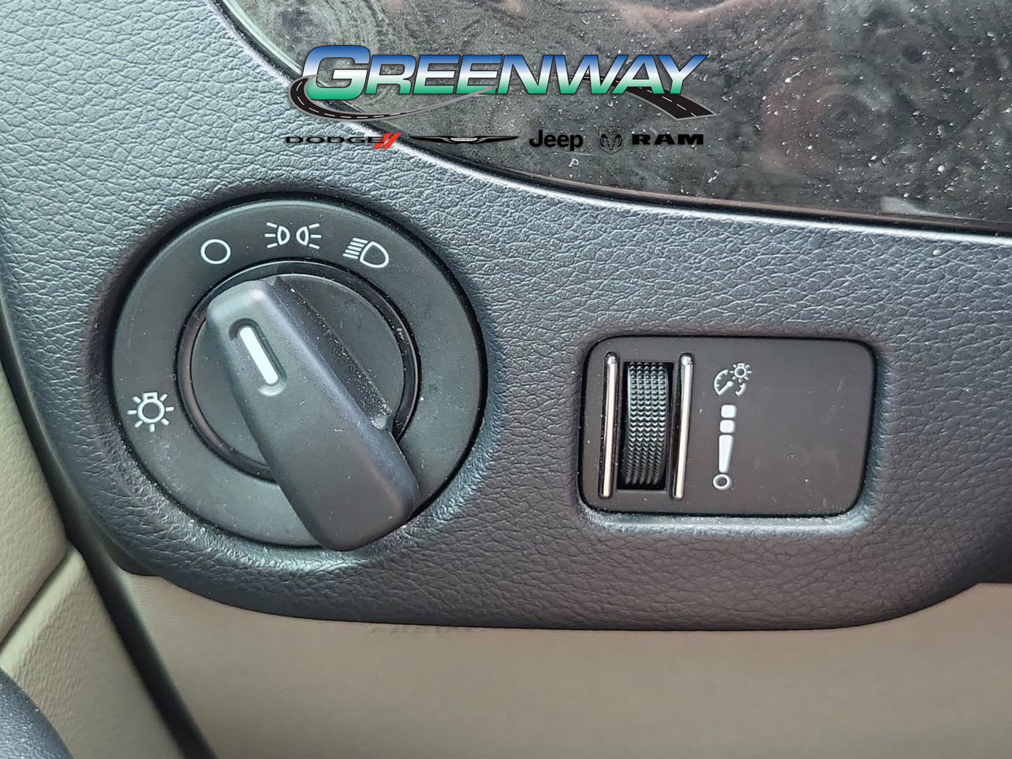 Used 2019 Dodge Grand Caravan SE FWD image 21