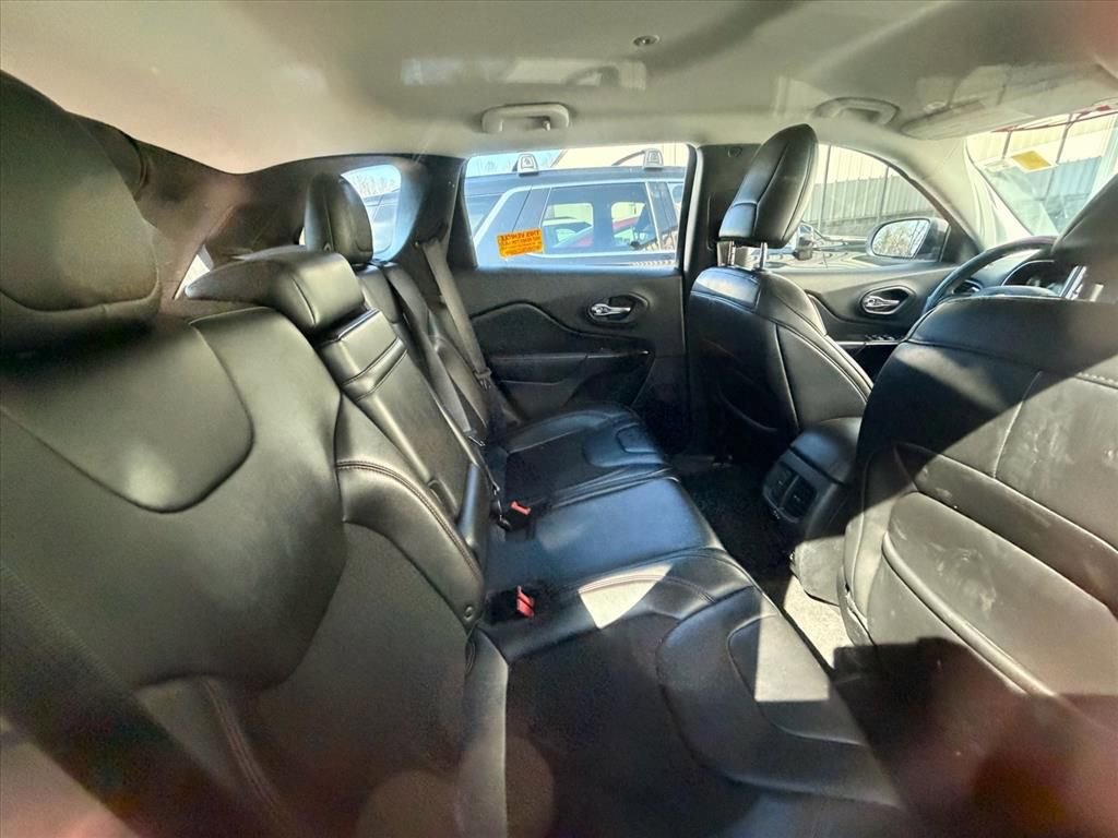 Used 2019 Jeep Cherokee Trailhawk image 18