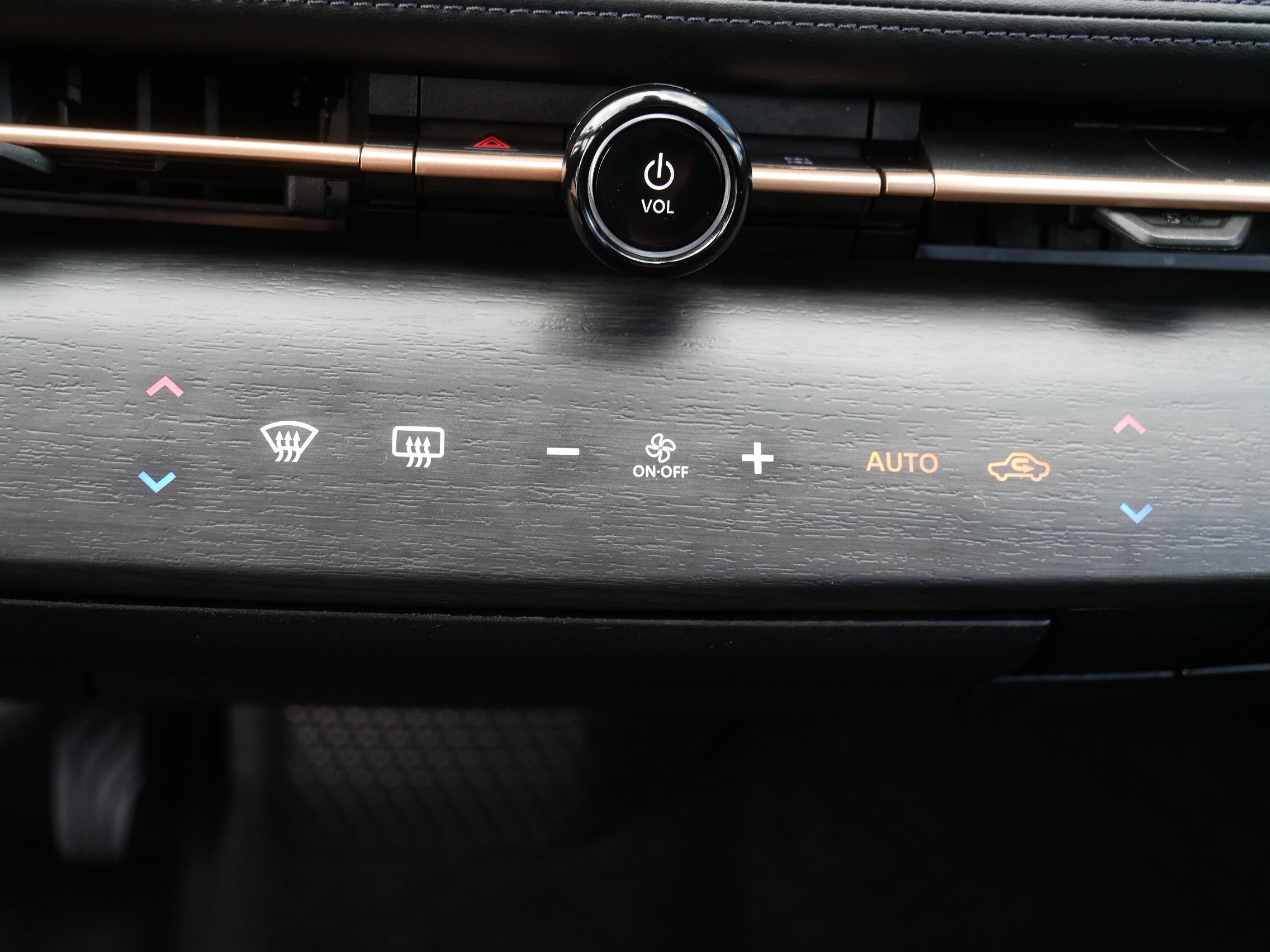 Certified 2023 Nissan Ariya AWD image 23
