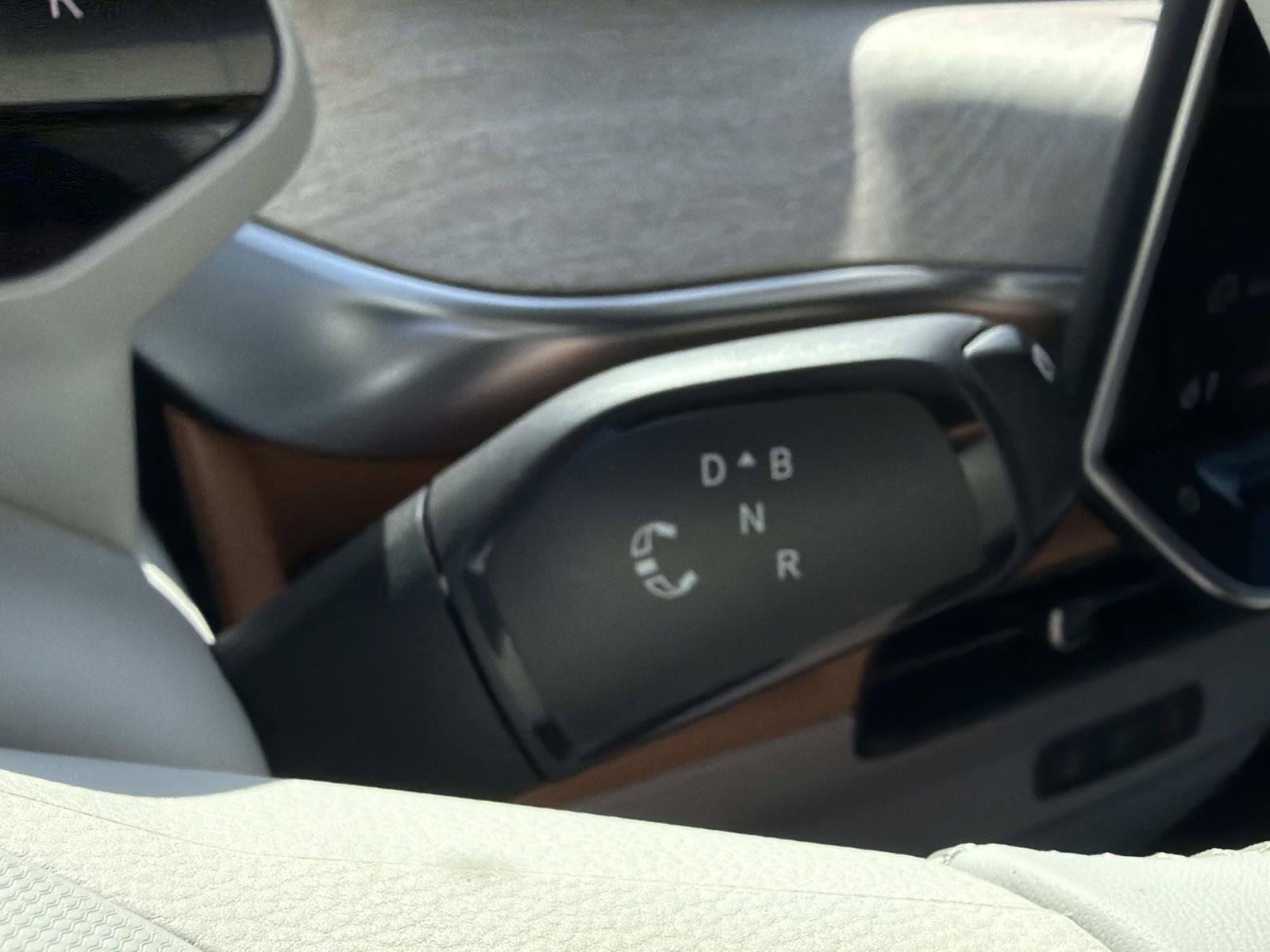 Certified 2025 Volkswagen ID. Buzz Pro S Plus AWD/4WD image 20