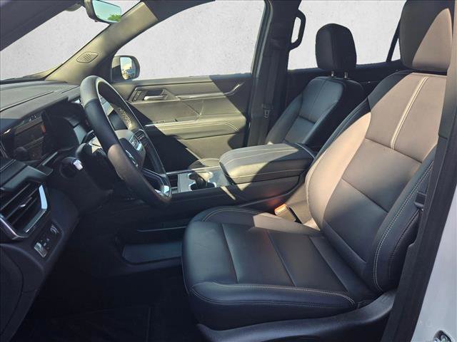 Used 2026 GMC Acadia Elevation w/ Elevation Premium Package FWD image 16