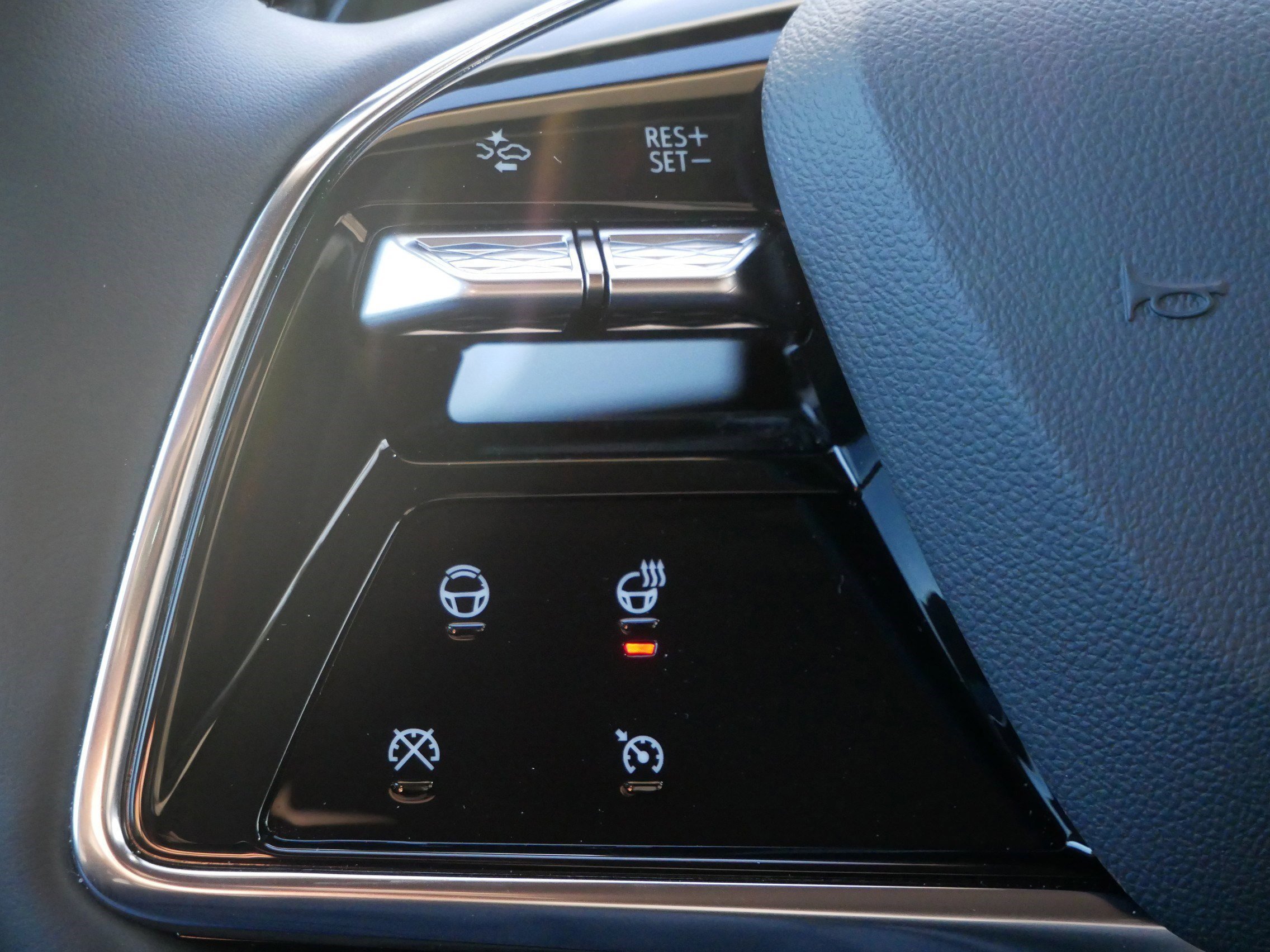 Used 2025 Cadillac Optiq Sport 2 w/ LPO, Floor Liner Package image 23