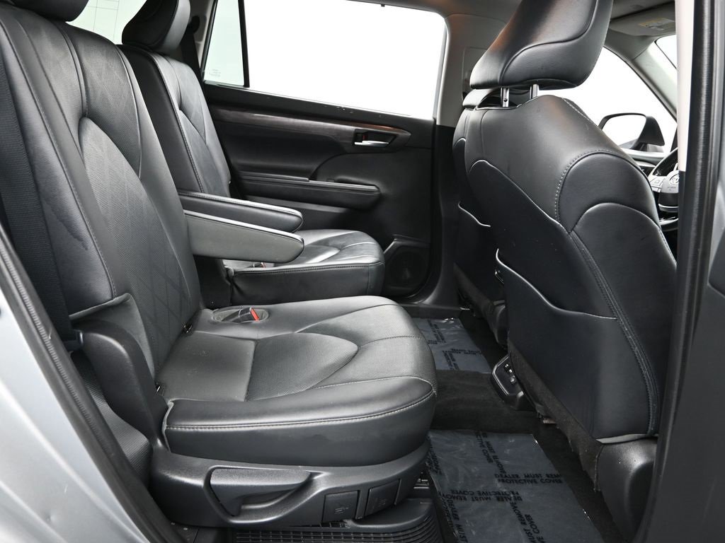 Used 2021 Toyota Highlander Platinum image 15