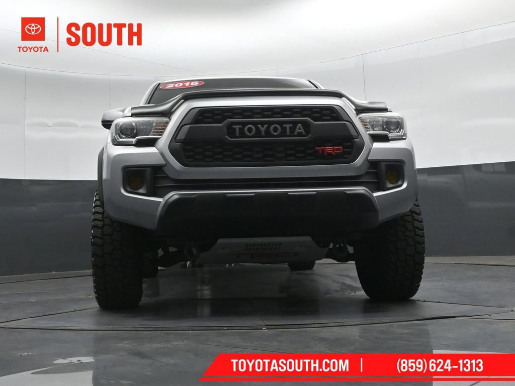 Used 2016 Toyota Tacoma TRD Off-Road AWD/4WD image 39