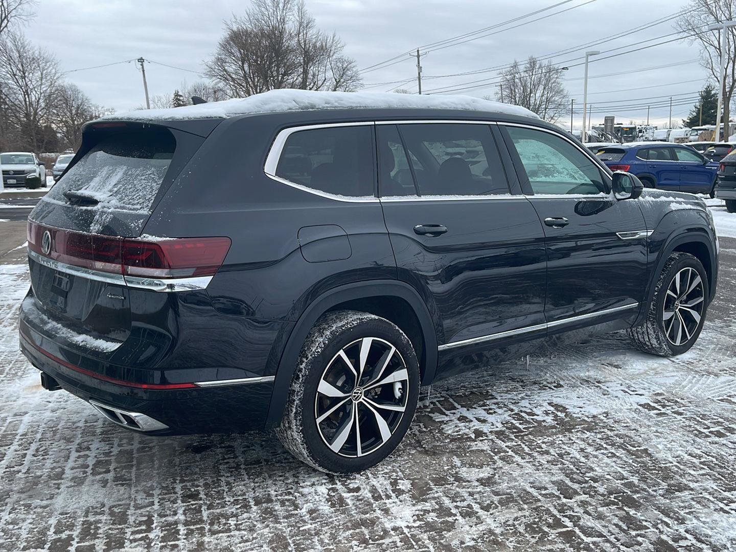 Used 2025 Volkswagen Atlas SEL Premium R-Line image 4