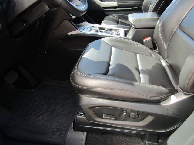 Used 2024 Ford Explorer XLT w/ Equipment Group 202A AWD/4WD image 17