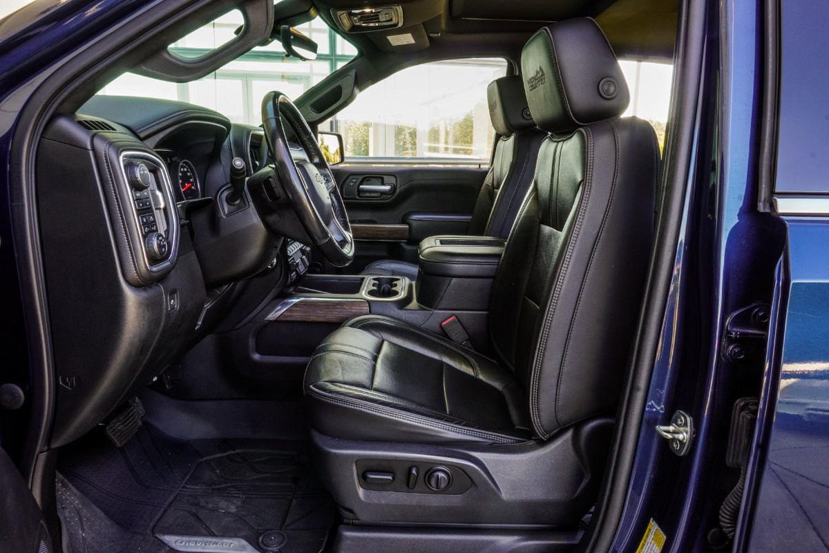 Used 2021 Chevrolet Silverado 1500 High Country w/ Technology Package AWD/4WD image 36