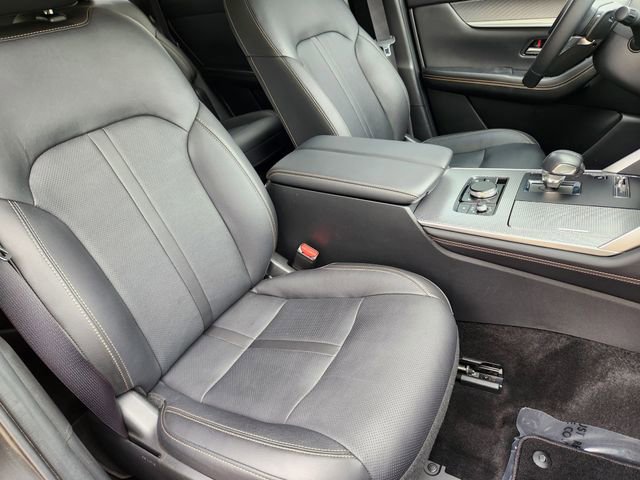 Used 2024 MAZDA CX-90 Plug-In Hybrid w/ Preferred AWD/4WD image 15
