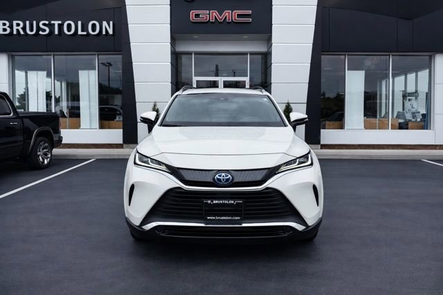 Used 2022 Toyota Venza XLE image 3