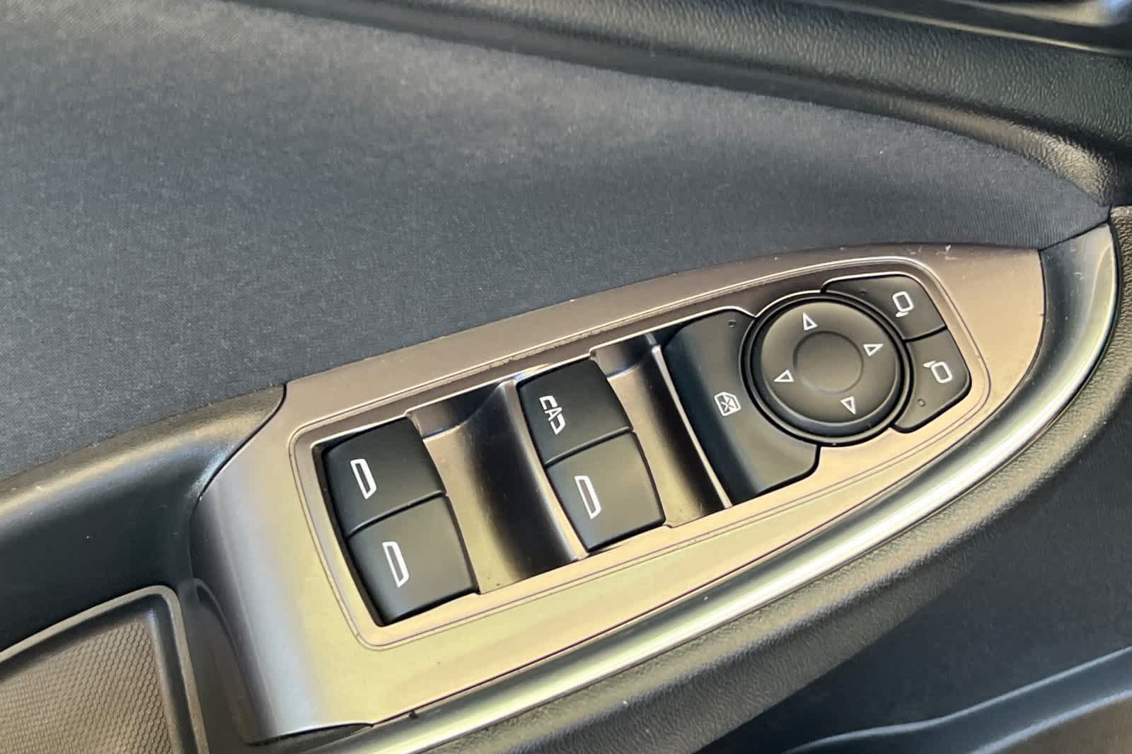 Used 2018 Chevrolet Malibu LT FWD image 13