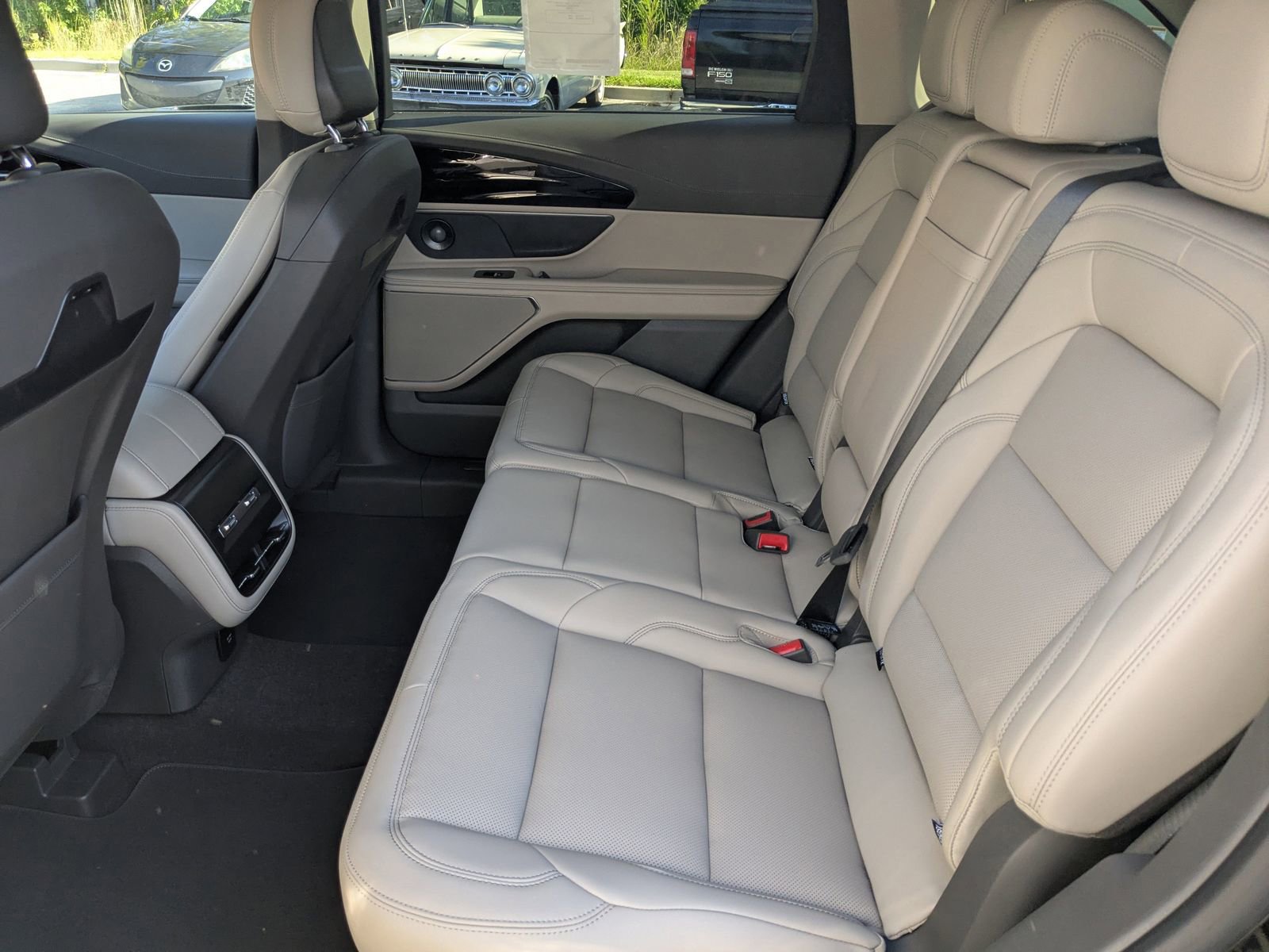 New 2025 Lincoln Nautilus Premier w/ Equipment Group 102A image 17