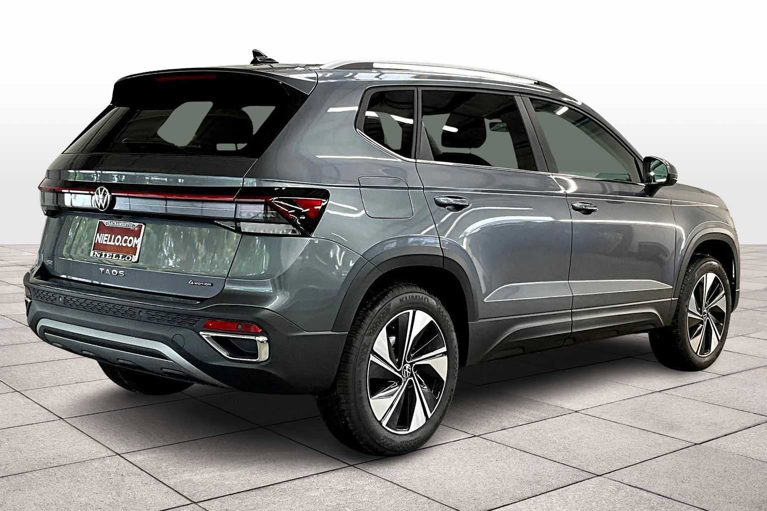 New 2026 Volkswagen Taos SE image 4