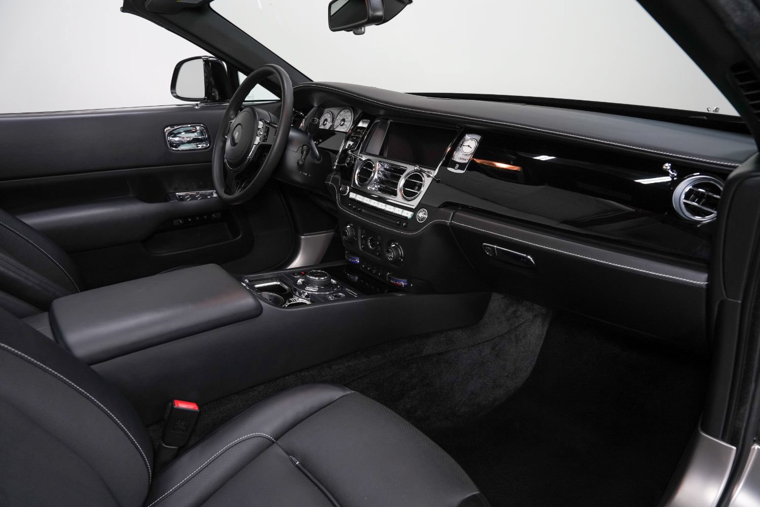 Used 2019 Rolls-Royce Dawn RWD image 2