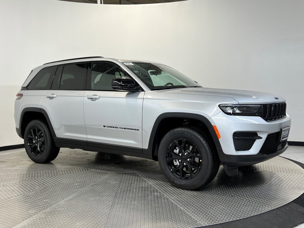 New 2025 Jeep Grand Cherokee Altitude image 1