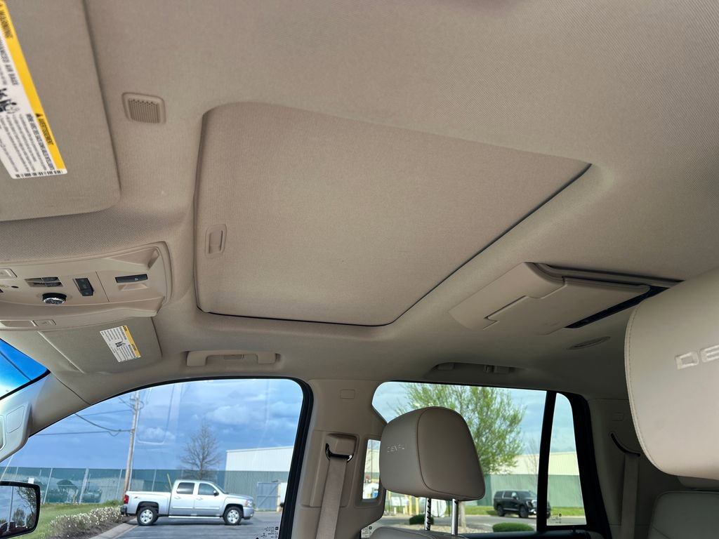 Used 2016 GMC Yukon Denali w/ Open Road Package image 12