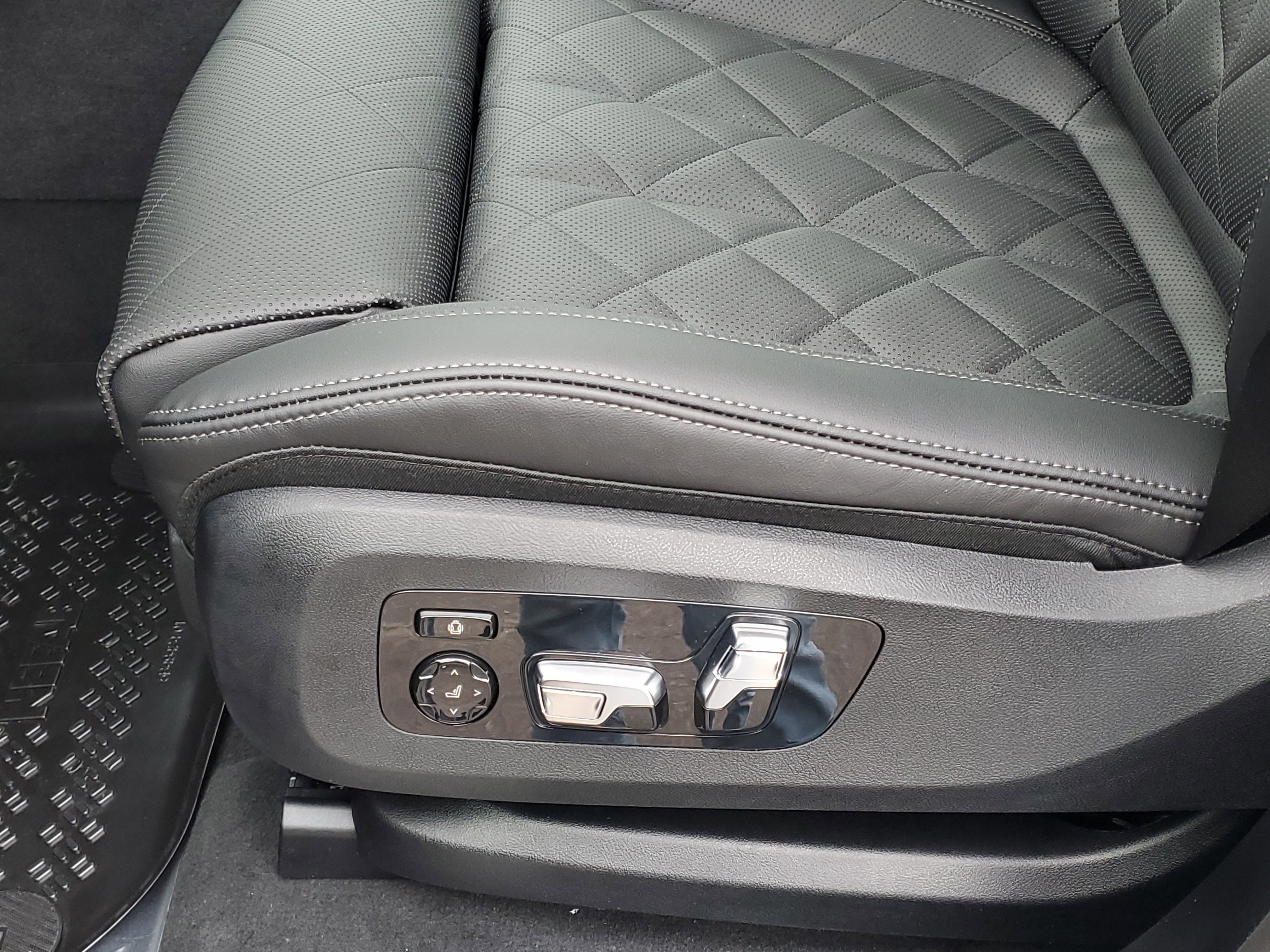 New 2026 BMW X7 xDrive40i w/ Climate Comfort Package image 9