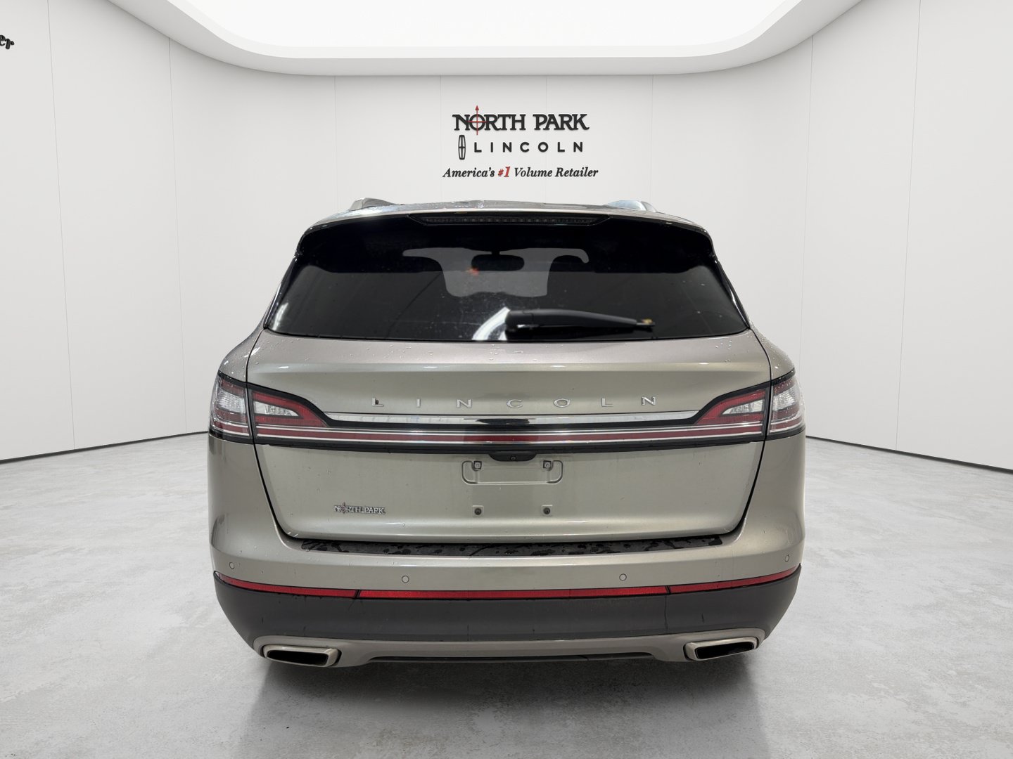 Used 2023 Lincoln Nautilus AWD image 4