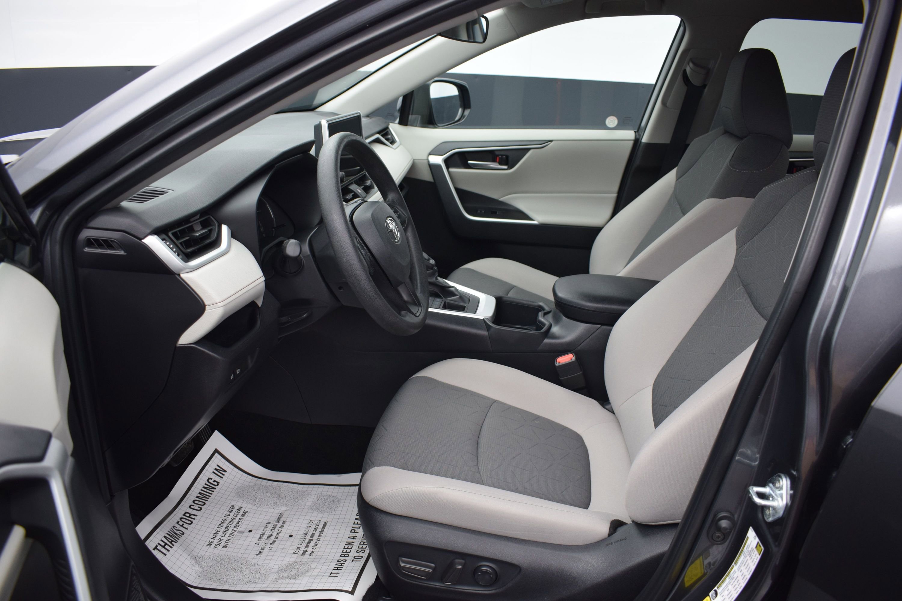 Used 2025 Toyota RAV4 XLE AWD/4WD image 13