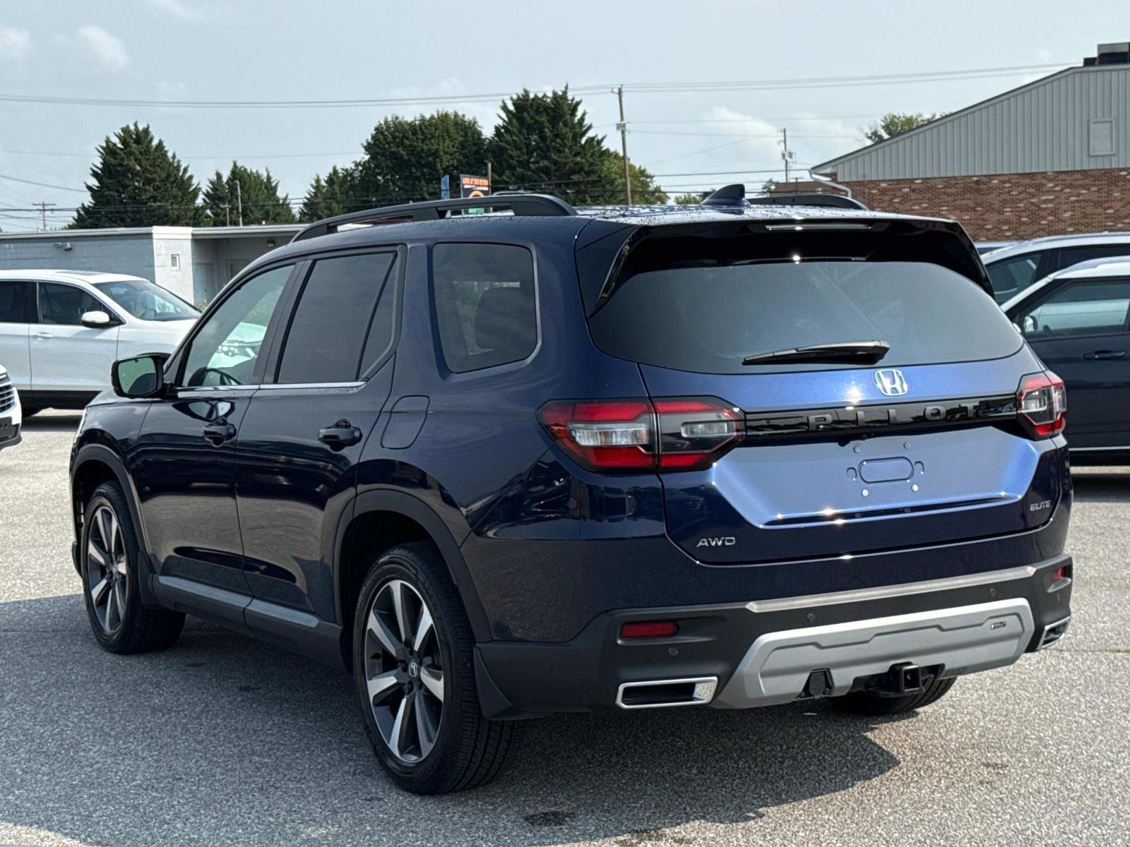 Used 2025 Honda Pilot Elite image 26