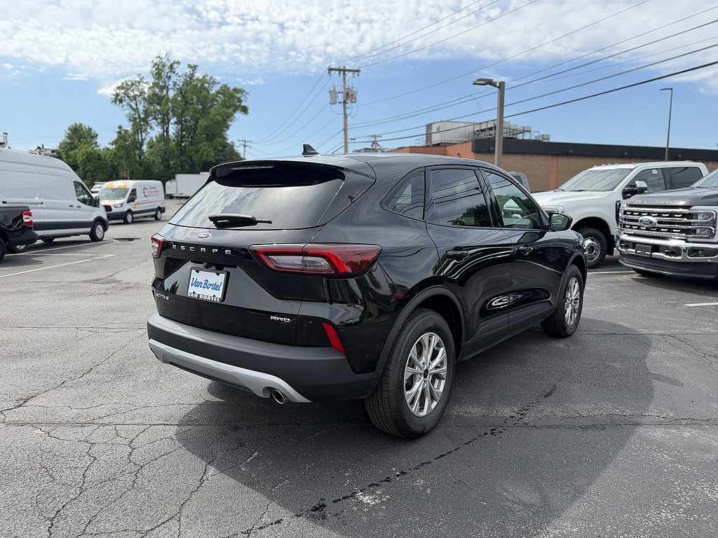 Used 2025 Ford Escape Active w/ Cold Weather Package AWD/4WD image 7