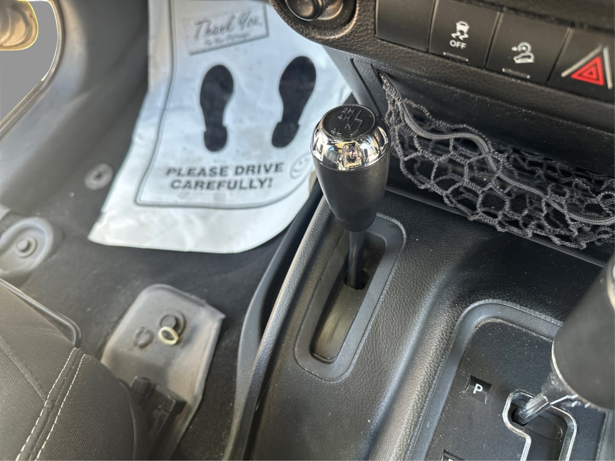 Used 2017 Jeep Wrangler Unlimited Sahara AWD/4WD image 27