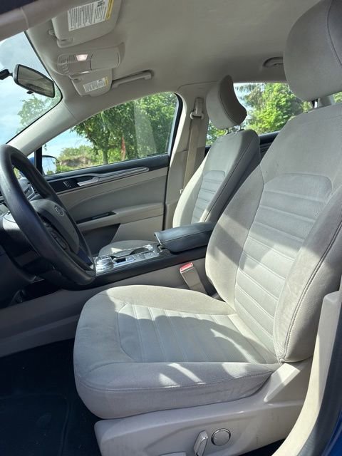 Used 2017 Ford Fusion SE FWD image 9