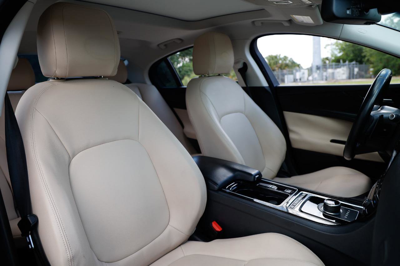 Used 2018 Jaguar XE Premium RWD image 18