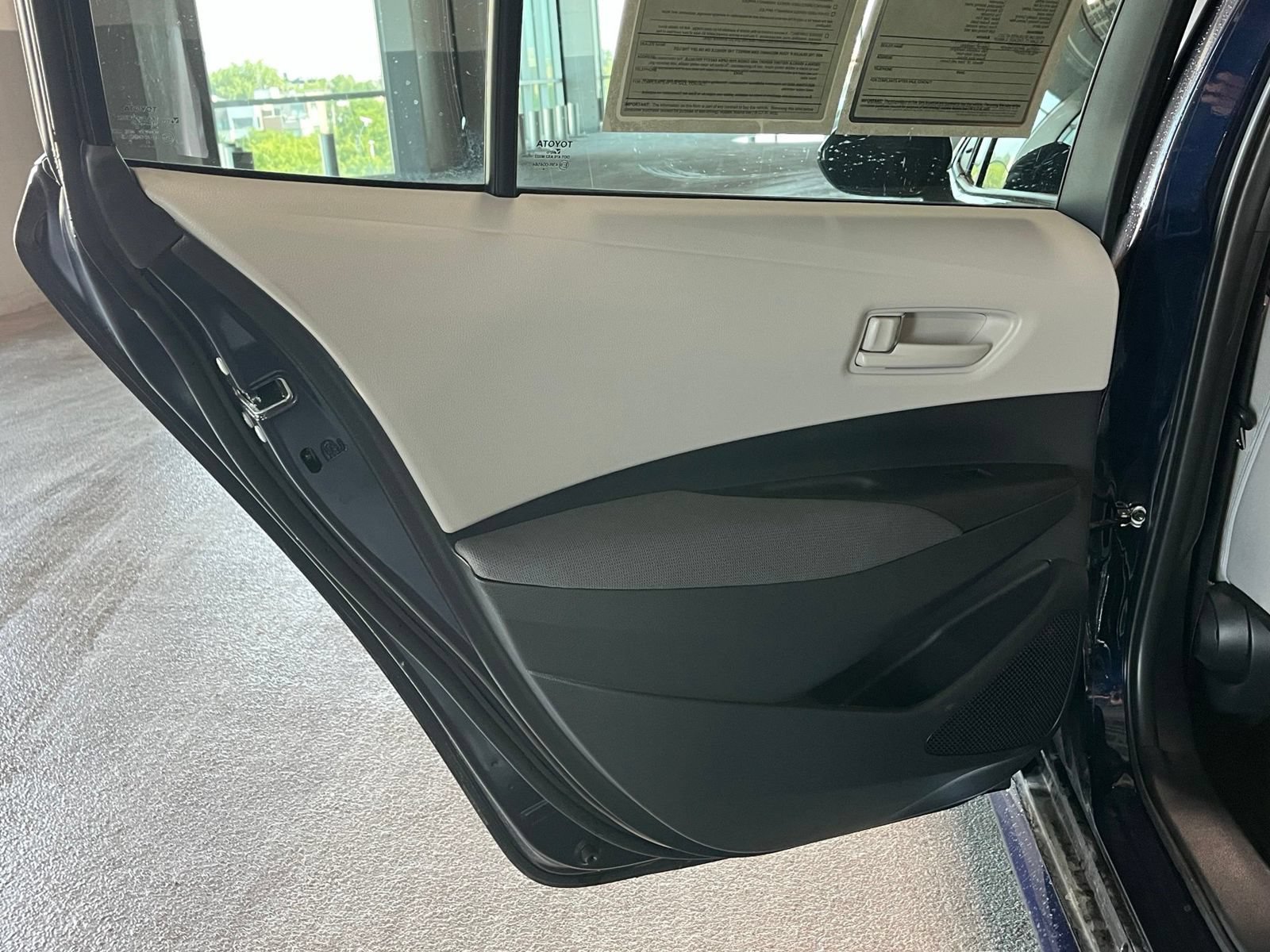 Used 2025 Toyota Corolla LE FWD image 35