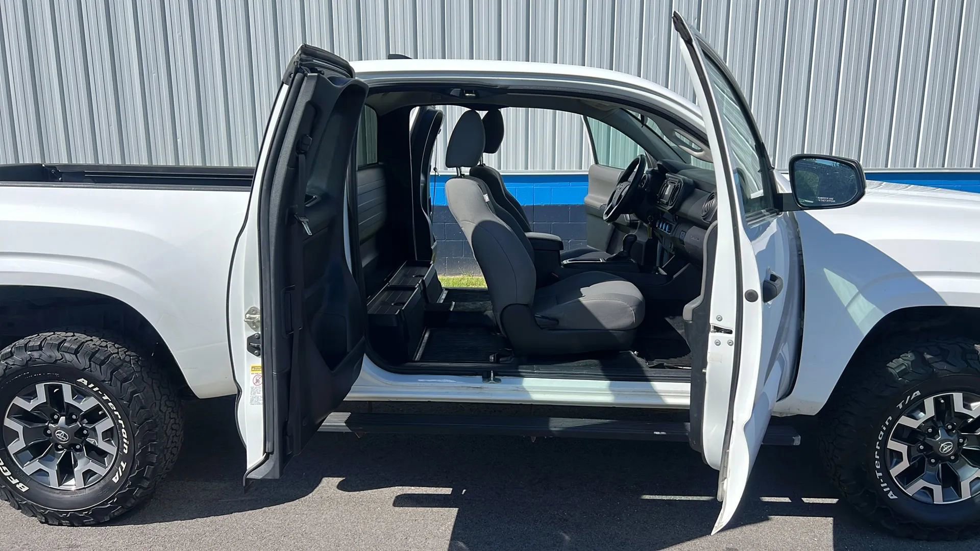 Used 2017 Toyota Tacoma SR image 15