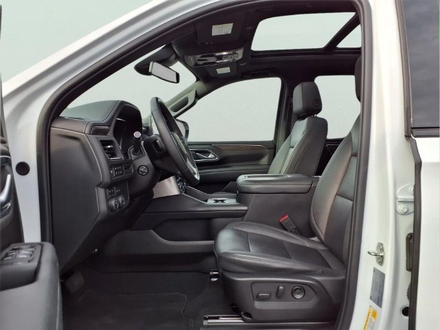 Used 2023 Chevrolet Tahoe Z71 w/ Luxury Package AWD/4WD image 19