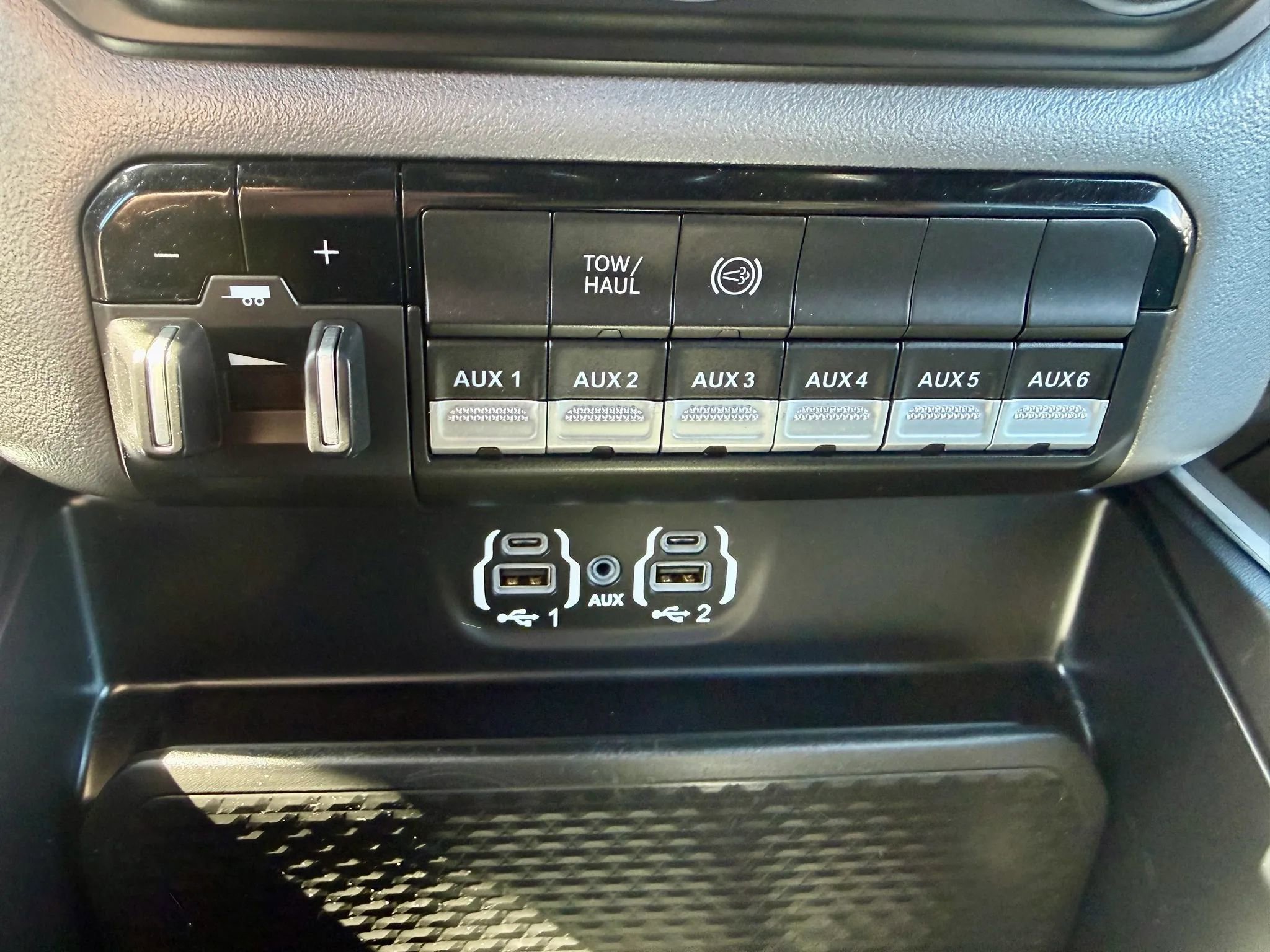 Used 2024 RAM 2500 Big Horn w/ Heated Seats & Wheel Group AWD/4WD image 14