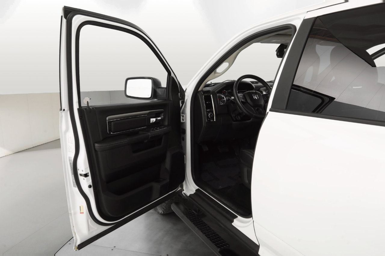 Used 2018 RAM 1500 Sport image 11