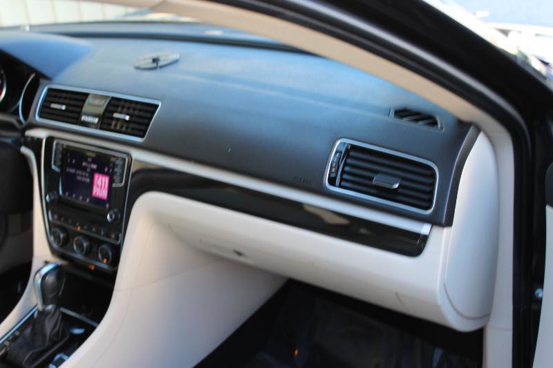 Used 2019 Volkswagen Passat 2.0T SE R-Line FWD image 19
