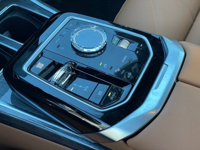 Certified 2026 BMW 740i xDrive w/ Premium Package image 22