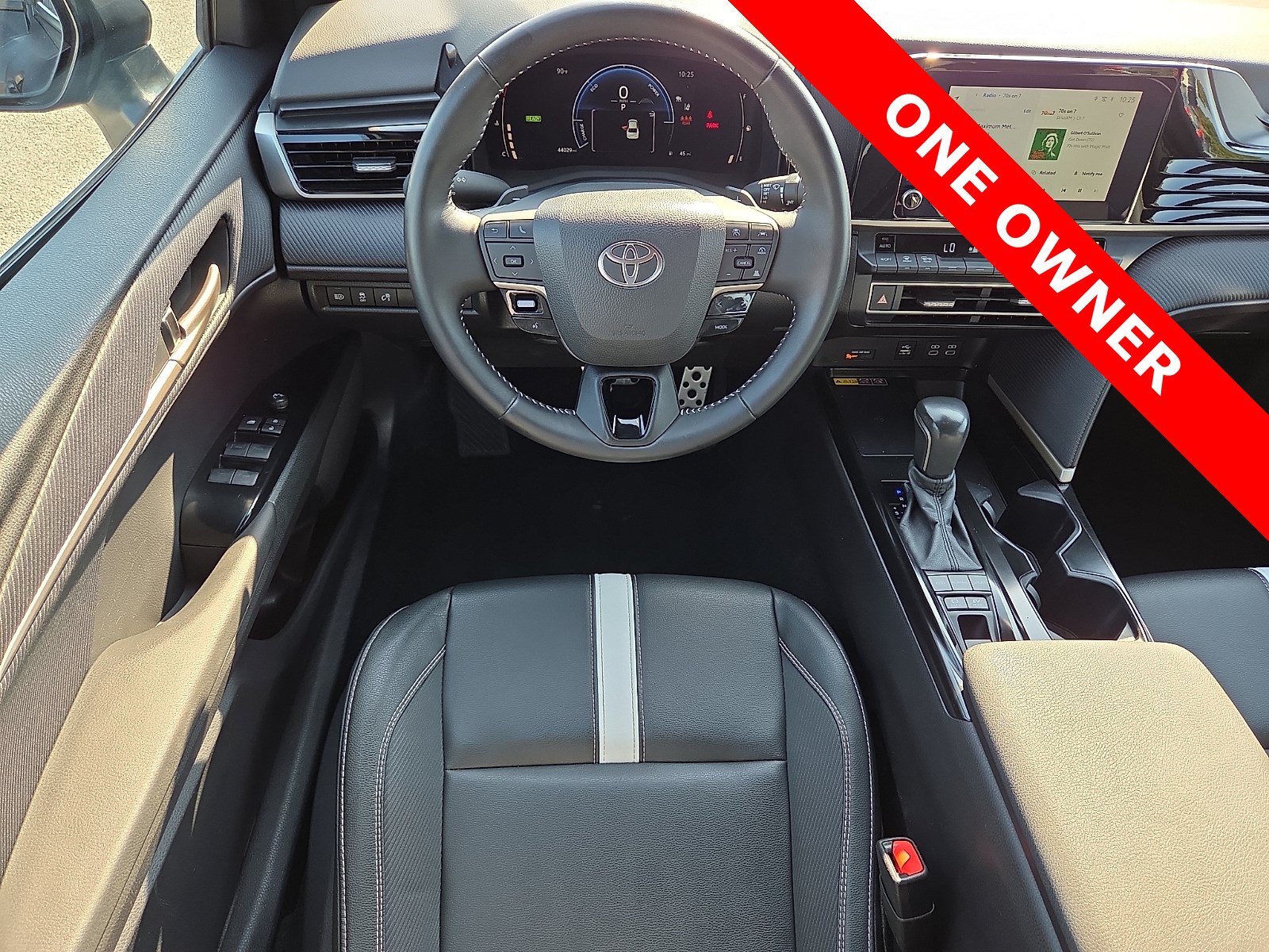 Used 2025 Toyota Camry SE FWD image 11