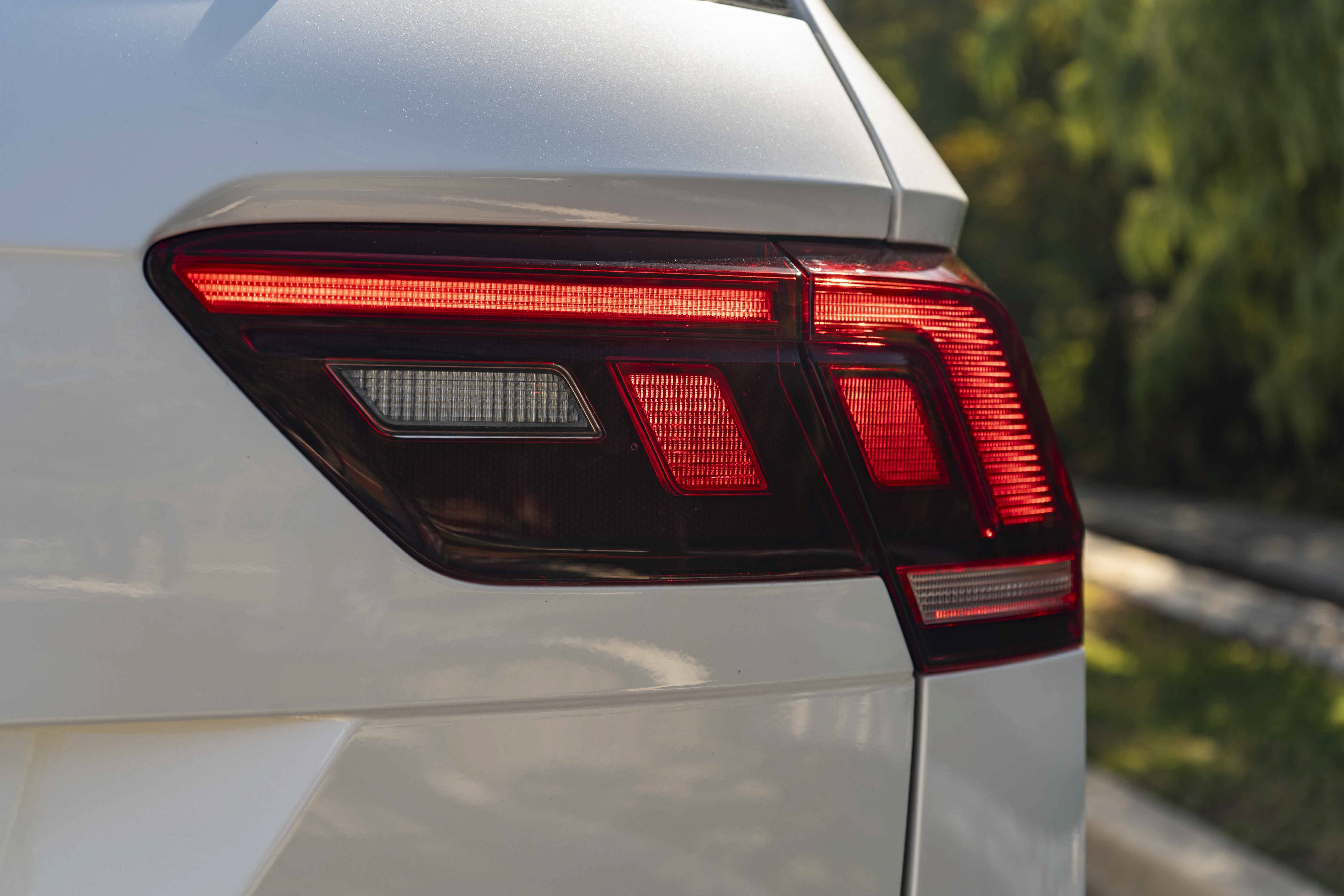 Certified 2022 Volkswagen Tiguan SE R-Line FWD image 12