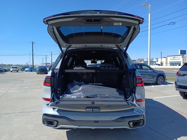 New 2026 BMW X7 xDrive40i w/ M Sport Package AWD/4WD image 9