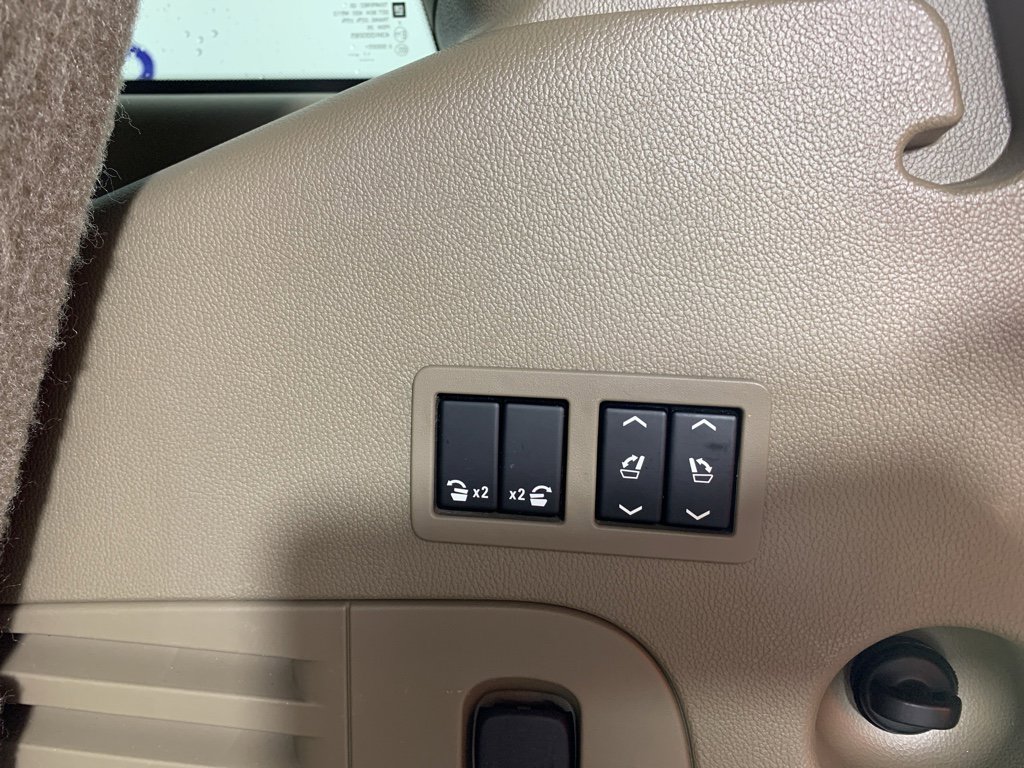 Used 2018 GMC Yukon SLT image 31