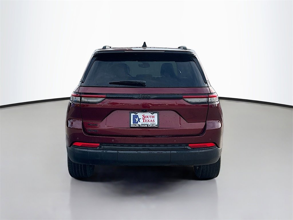Used 2023 Jeep Grand Cherokee Altitude image 6