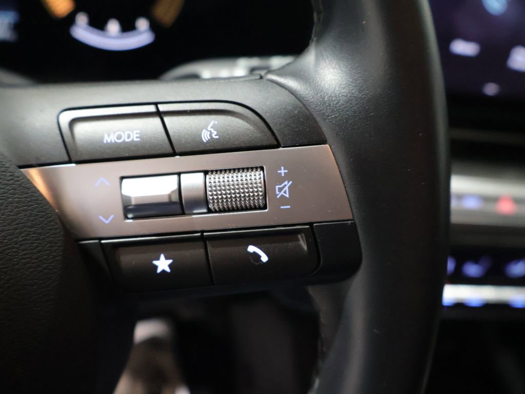 Used 2025 Hyundai Kona SEL image 32