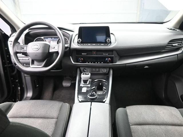 Used 2025 Nissan Rogue SV AWD/4WD image 25