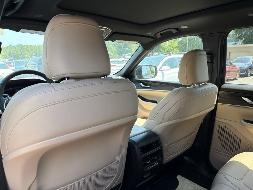 Used 2023 Jeep Grand Cherokee Limited AWD/4WD image 27