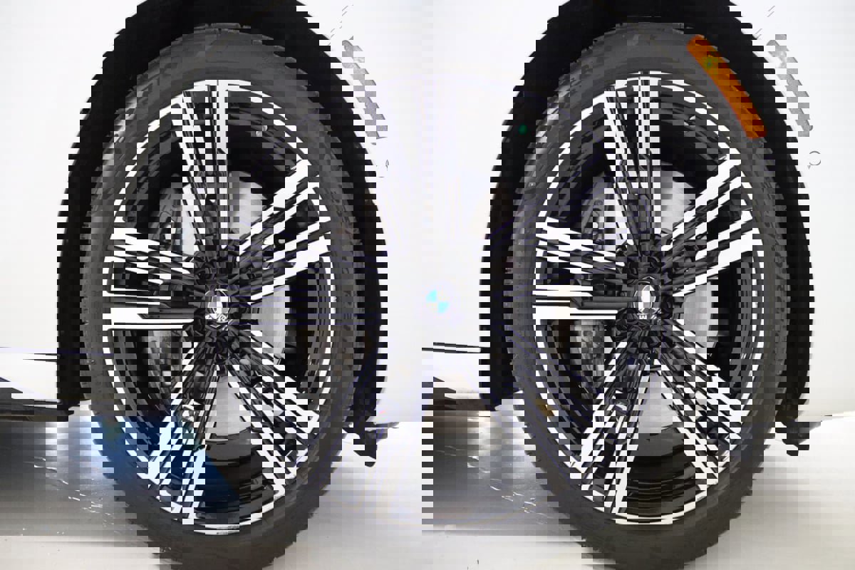 Used 2023 BMW 760i xDrive image 93