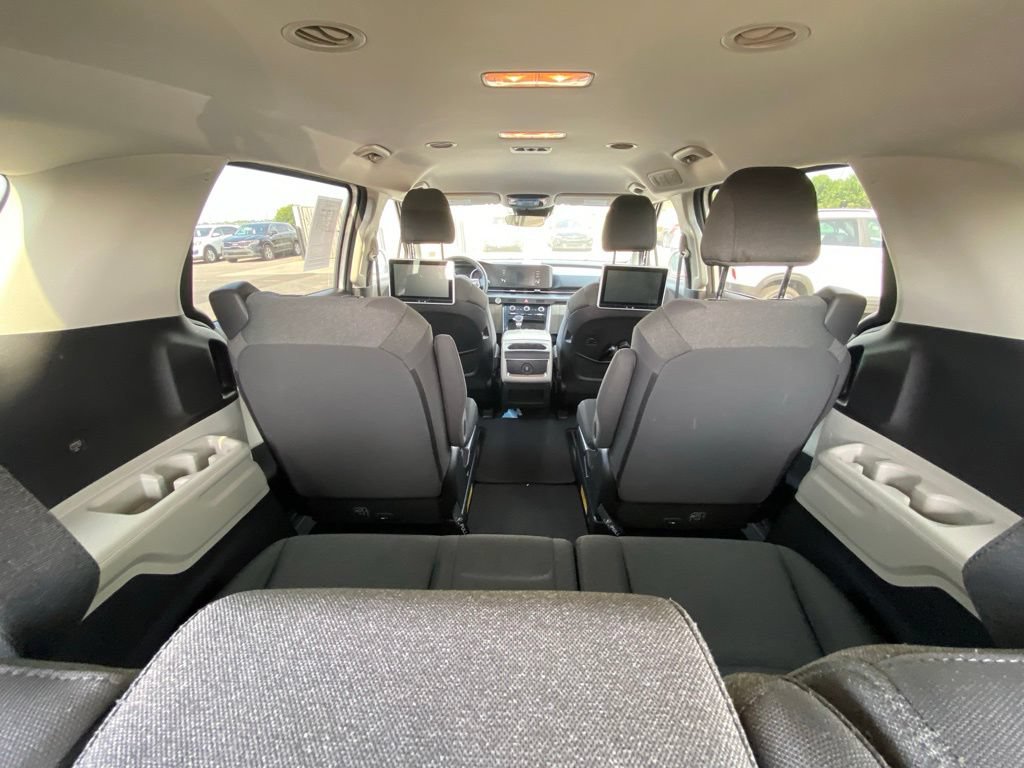 Used 2022 Kia Carnival LX FWD image 13