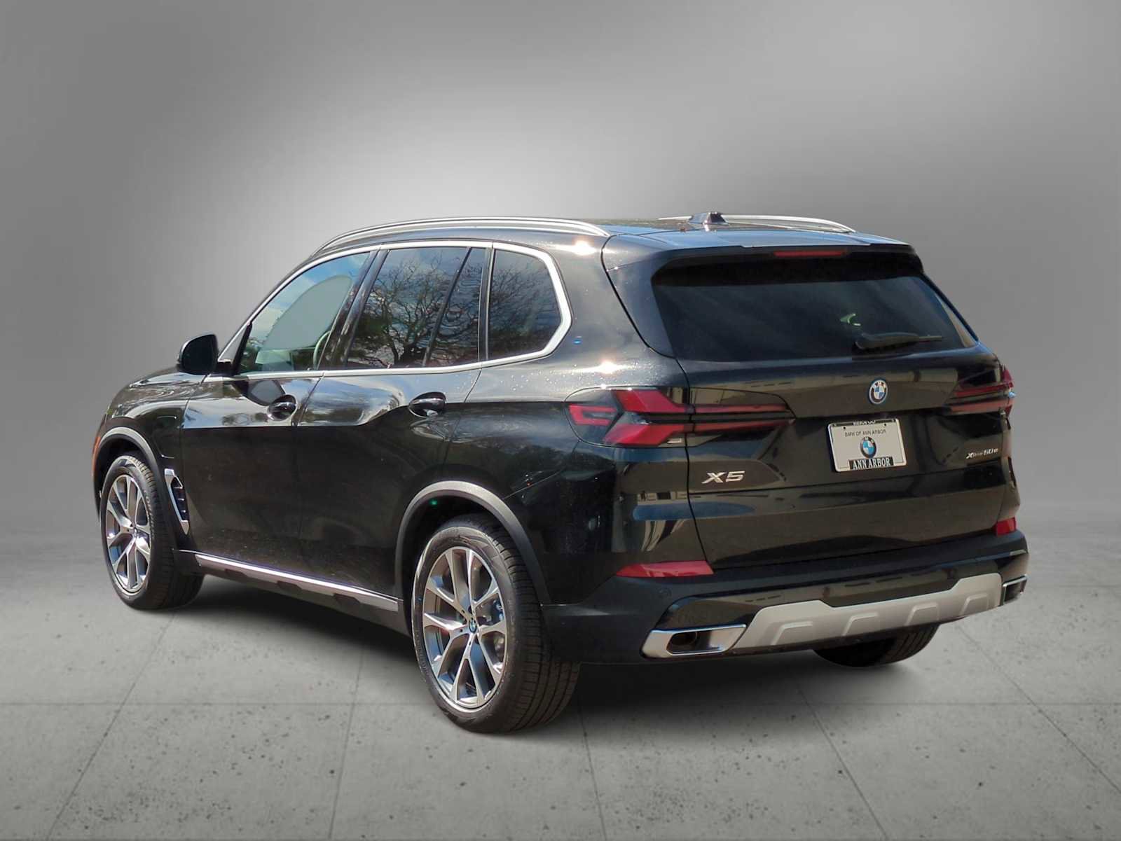 Used 2026 BMW X5 xDrive50e w/ Executive Package image 6