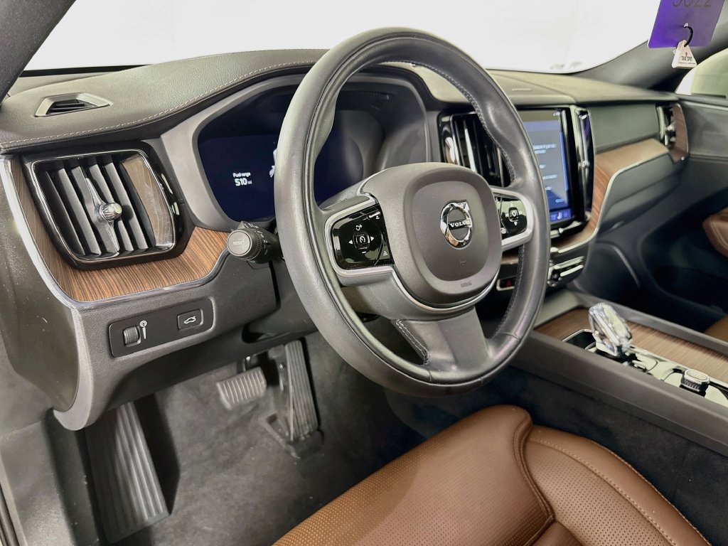 Used 2022 Volvo XC60 B5 Inscription w/ Advanced Package FWD image 9