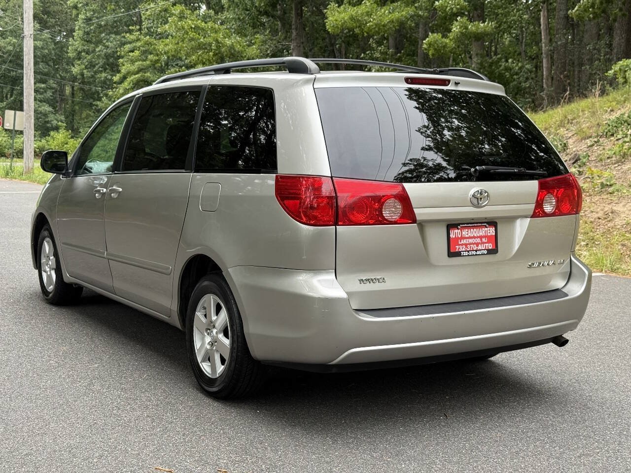 Used 2010 Toyota Sienna LE FWD image 8