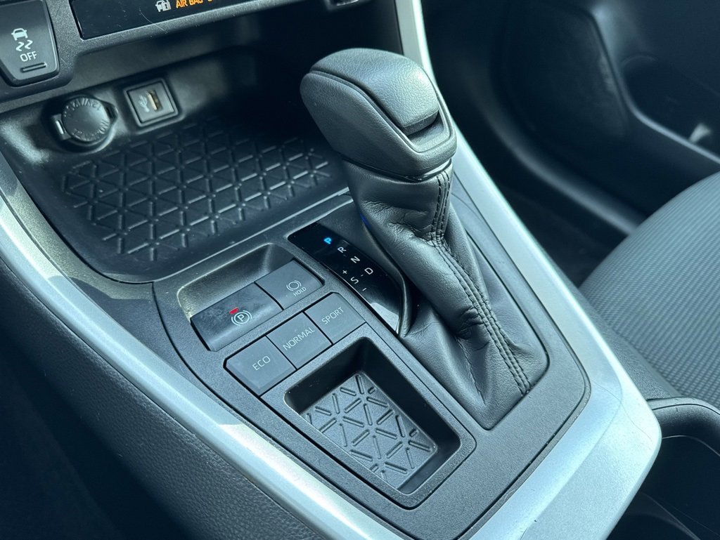 Used 2024 Toyota RAV4 LE image 4