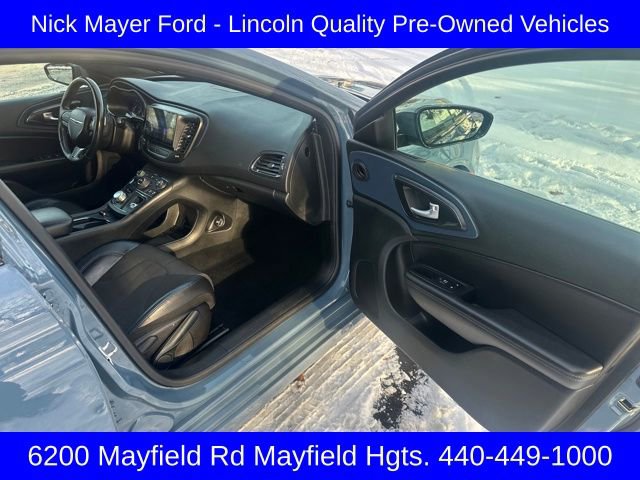 Used 2015 Chrysler 200 S image 9